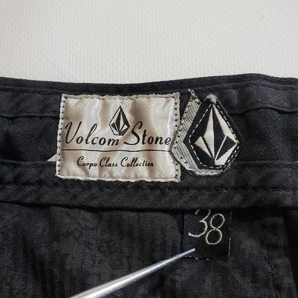 Volcom Shorts - Picture 3 of 12